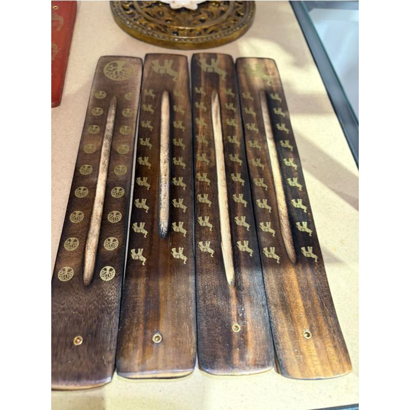 Quemador de incienso en marrón